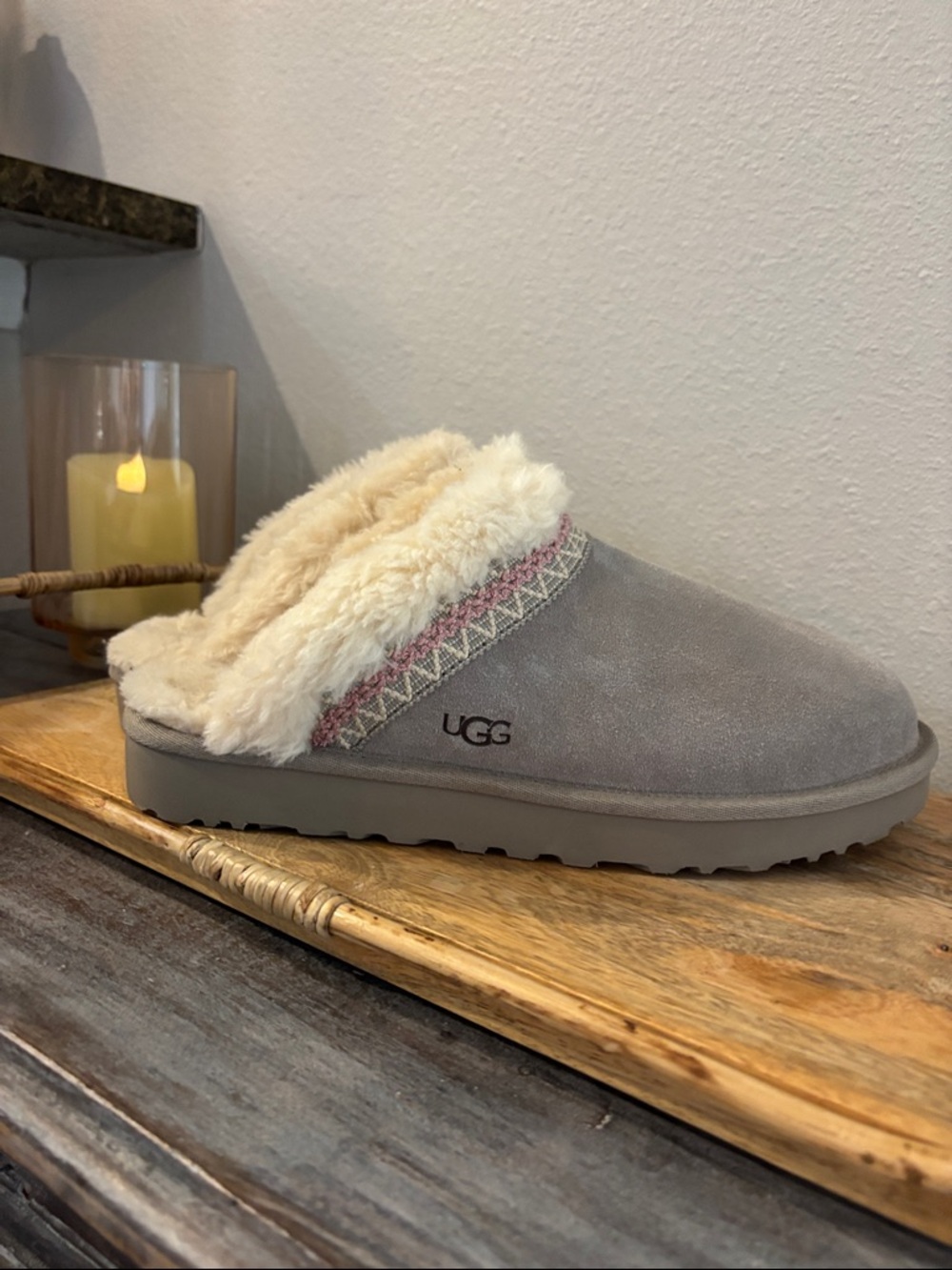 Women’s UGG Tazz Braid Slippers worn inside once size 9 women’s